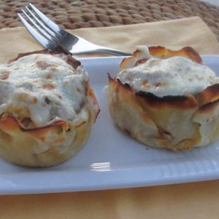 CESTINI-DI-PANE-CARASAU-RIPIENI-DI-FREGOLA